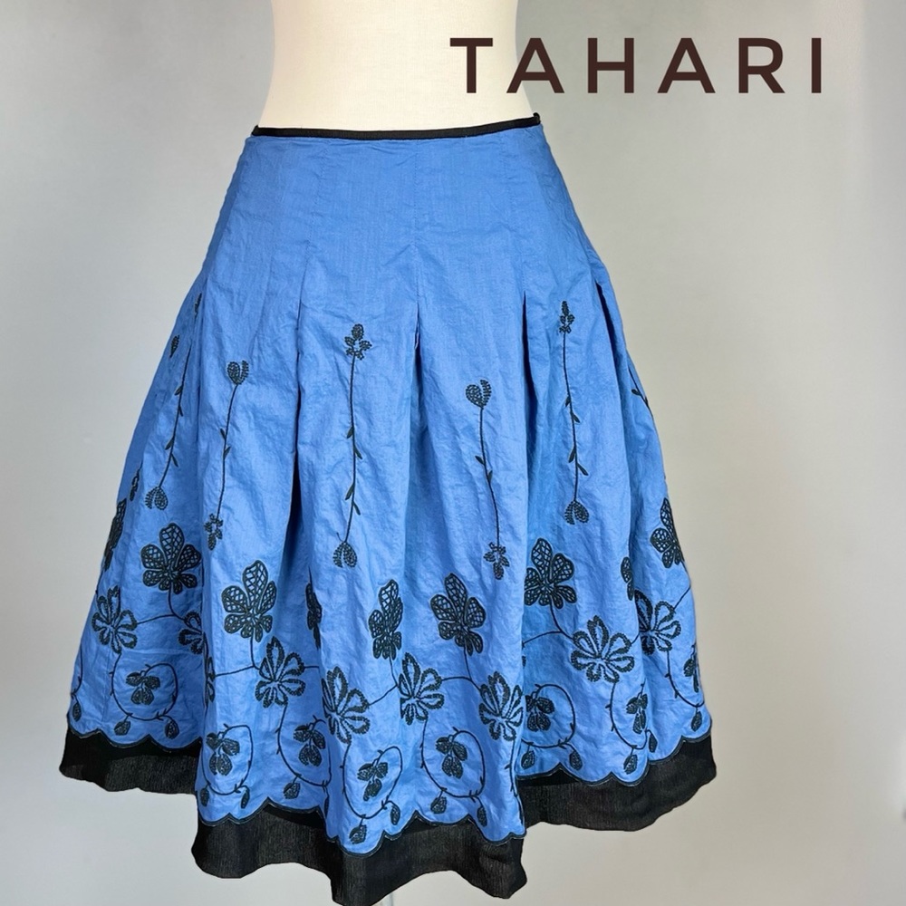 TAHARI - Blue Cotton Lined Pleated Midi Skirt with Black Embroidered Flowers